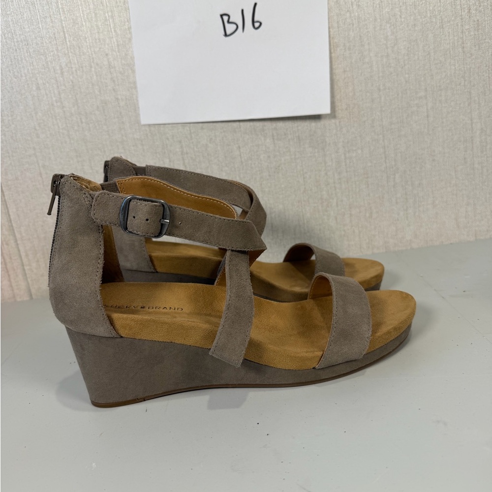 Lucky Brand Kenadee Womens Size 9M Wedge Sandals Shoes Brindle Brown/Oiled Suede